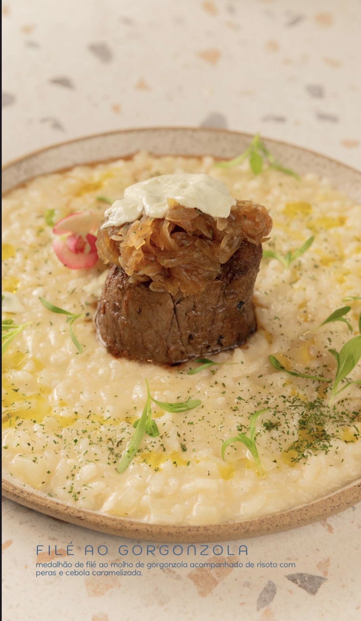 Filé ao gorgonzola
